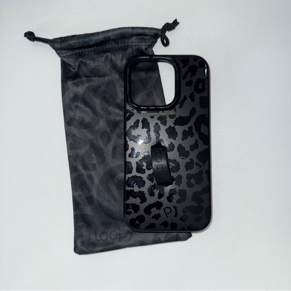 Matte Black Leopard Loopy Case🖤